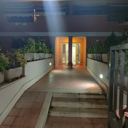 Comodo E Luminoso Appartamento A Ciampino Daire