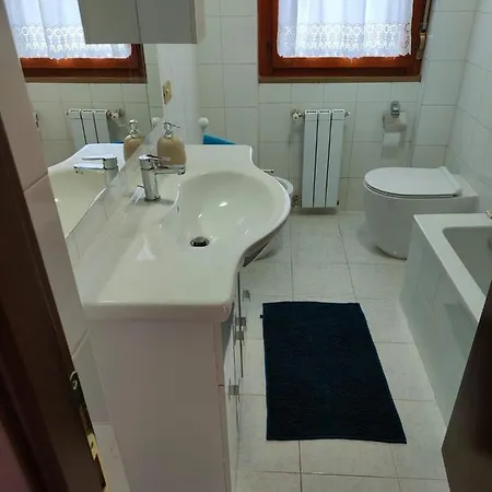 Comodo E Luminoso Appartamento A Ciampino