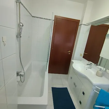 Apartment Comodo E Luminoso Appartamento A Ciampino *