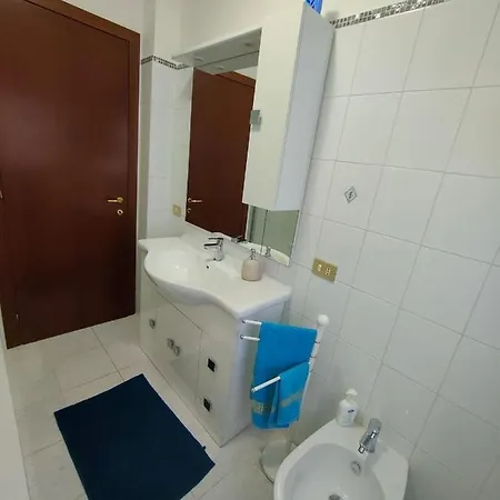 Comodo E Luminoso Appartamento A Ciampino *